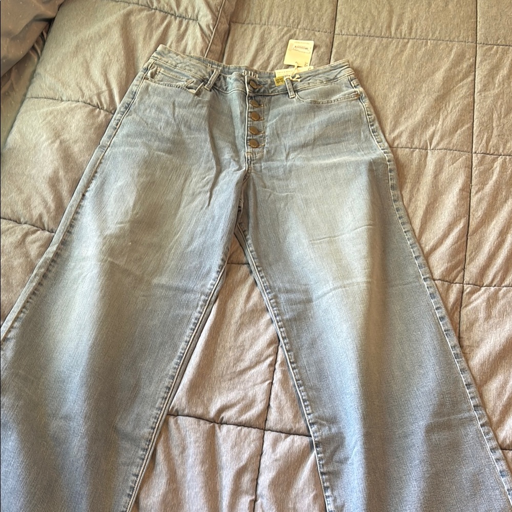 Women's Light Blue Jeans